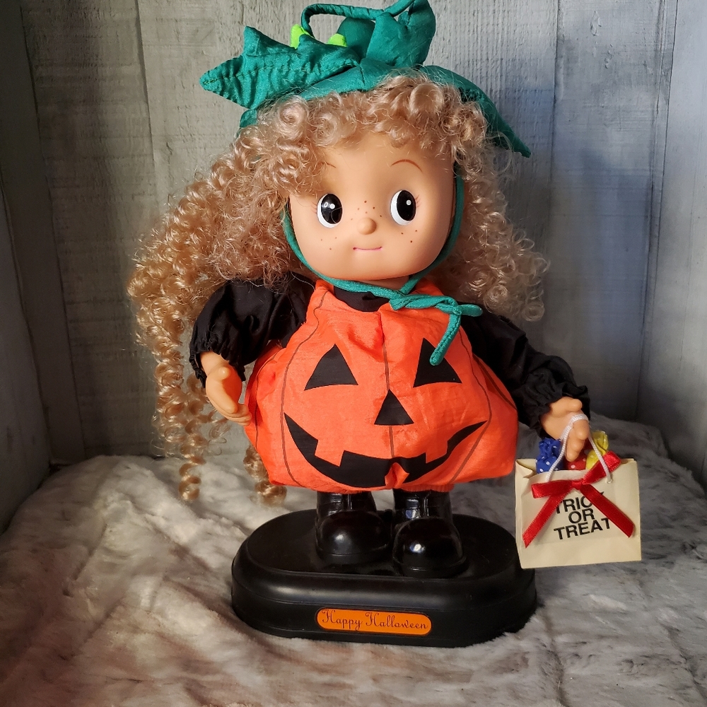 Telco Creations Motionette Halloween Trick Or Trear Animated Doll